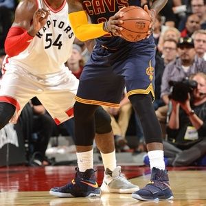 Nike LeBron Soldier 10 Men's Basketball Shoes